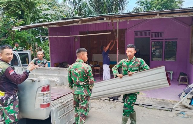 TMMD Kodim Bontang Rehab Rumah Warga Lok Tuan, Atap Mulai Dibongkar