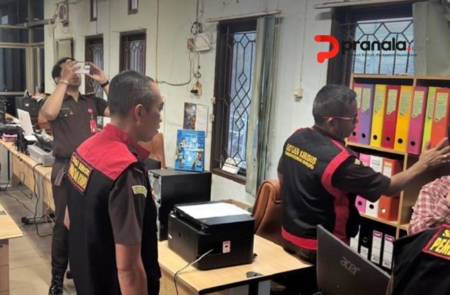 Kejati Kaltim Geledah Disdikbud Kukar Terkait Insentif Guru Puluhan Miliar, Sita Dokumen hingga 8 Ponsel