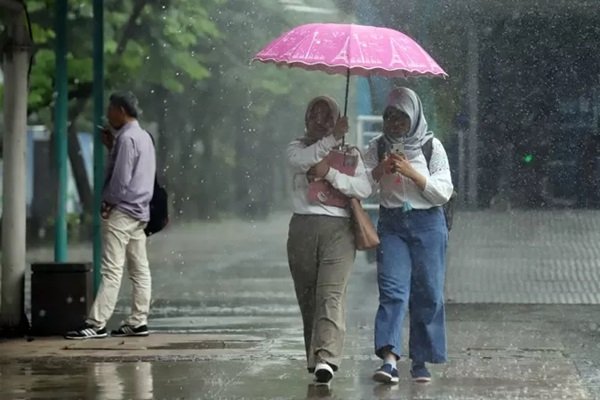 Langit Kaltim Masih Basah, Hujan Menengah hingga Tinggi Diprediksi hingga Akhir April