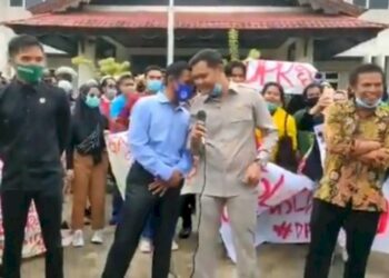 VIDEO: Ketua DPRD Paser, Kaltim Lupa Sila Keempat Pancasila, Disoraki Pendemo