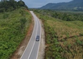 Jalan Trans Penghubung Kaltim dan Kalbar Longsor