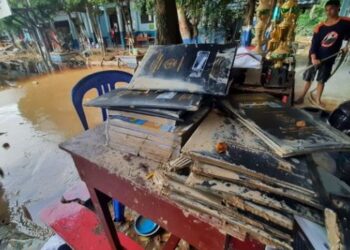 Sekolah di Samarinda Porak Poranda usai Diterjang Bandang 2 Meter