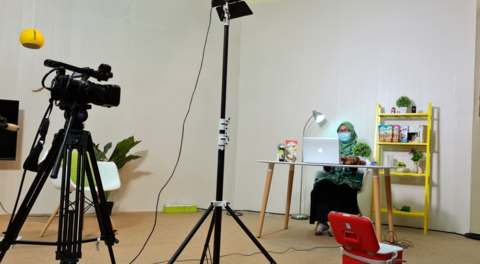 Bu Ninik on KBRI Abu Dhabi 3 1