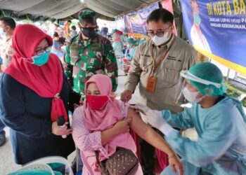 Giliran Ratusan Pedagang dan Lansia Balikpapan Divaksin Covid-19