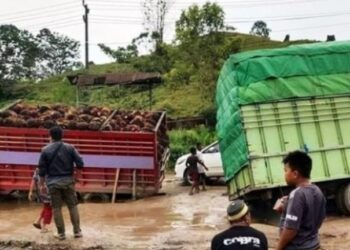 Truk Amblas, Jalur Samarinda-Bontang Macet Total