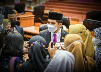 Pakaian Batik bagi Pegawai, Penjahit Lokal Bisa Diberdayakan