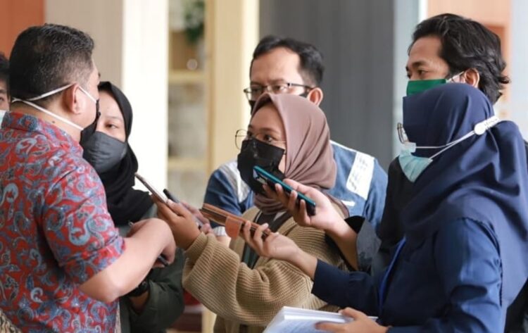 50-an Insan Pers Bontang Adu Skill Bulutangkis dan Domino