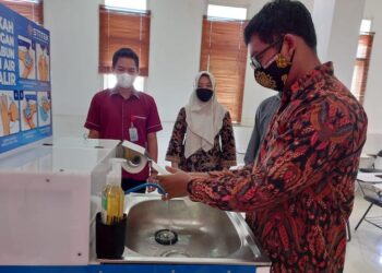 Inovatif! Dosen dan Mahasiswa Stitek Ciptakan Wastafel Cerdas Ramah Lingkungan