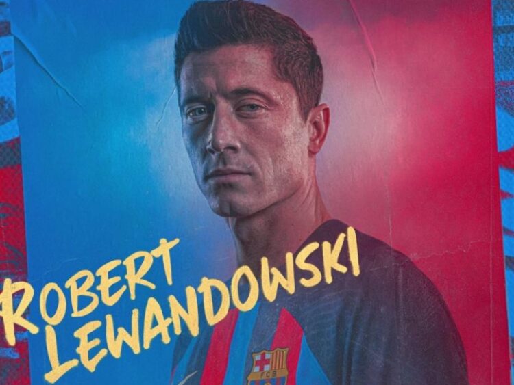 Robert Lewandowski diperkenalkan Barcelona sebagai pemain baru.