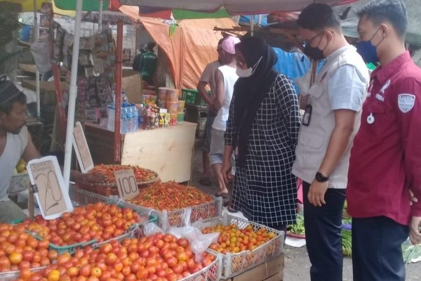 KPPU Kanwil V Balikpapan pantau harga cabai di pasar Balikpapan, Kaltim (dok. Istimewa)