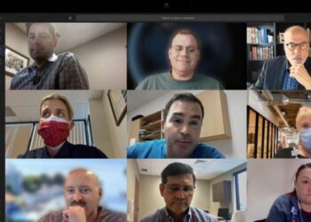 Tampilan Microsoft Teams. Kini, ada fitur Together Mode yang menghilangkan kotak-kotak tradisional saat melakukan konferensi video.