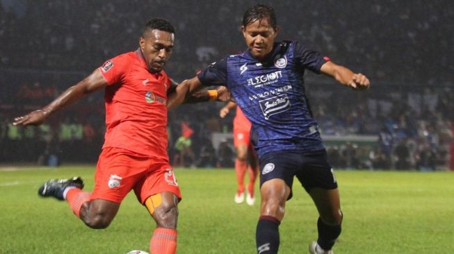 Arema FC akan menantang Borneo FC di Stadion Segiri, Samarinda, Ahad (17/7/2022).