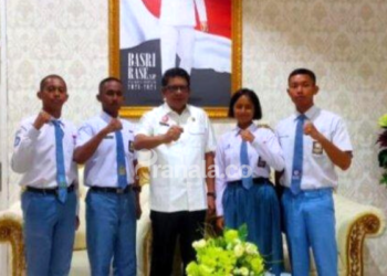 Wali Kota Bontang, Basri Rase melepas 4 pelajar yang lolos sebagai calon Paskibraka tingkat Provinsi Kaltim, Kamis (28/7/2022).