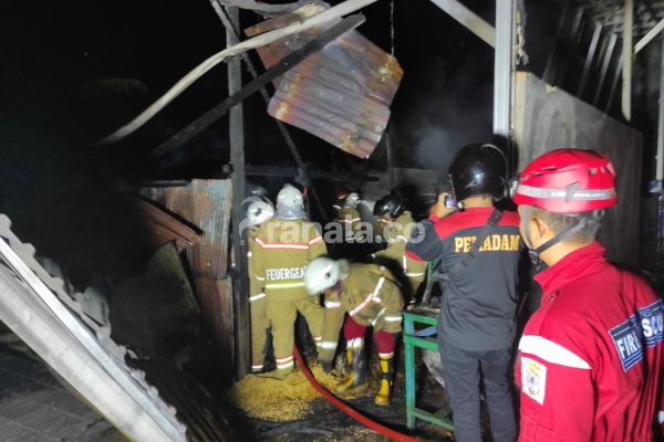 BREAKING NEWS: Rumah Produksi Tahu Tempe di Tanjung Limau Terbakar