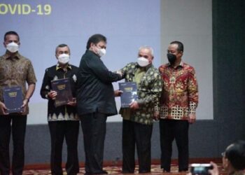 Buku Laporan Vaksinasi Covid-19 Diluncurkan