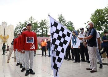 Gubernur Kaltim Dr Isran Noor melepas Napak Tilas Perjuangan Kemerdekaan Kalangan Generasi Muda, khususnya pelajar tingkat SMA sederajat se-Kota Samarinda, Sabtu (13/8/2022).