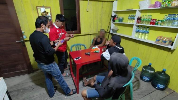 Diciduk saat Asyik Merumus Togel