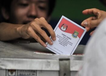 Jelang PSU Pilkada Kukar, 4.227 Personel Gabungan Dikerahkan Amankan 1.447 TPS Jalur Sungai jadi Solusi Distribusi Logistik Pilkada 2024 di Wilayah Terpencil Kaltim Survei KPK: Ongkos Politik Calon Gubernur Tembus Ratusan Miliar Rupiah