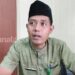 pranala.co - Kelurahan Lok Tuan dibuat putar otak untuk mengejar target menurunkan angka stunting alias gizi buruk. Di Lok Tuan, angka anak berisiko lokus stunting mencapai 2.353 keluarga, dengan jumlah anak stunting sebanyak 262 atau 27,87 persen. Lurah Lok Tuan Hadi Jumianto, membeberkan bila di kelurahannya sebanyak 55 RT bersepakat untuk patungan dana stimulan. Anggaran terkumpul, sekira Rp 80 juta. Hadi sapaan dia, mengatakan uang itu akan difokuskan untuk menambah bobot anggaran penanganan stunting. "Dana itu sudah disepakati oleh semua RT, menyisihkan minimal Rp 1 juta bahkan lebih untuk penurunan angka stunting," kata dia kepada pranala.co, saat ditemui di Kantor Lurah Lok Tuan, Kamis (15/9/2022). Lebih lanjut, ia menerangkan alokasi anggaran itu tidak mengganggu tujuan dari program dana stimulan. Kelompok Masyarakat alias Pokmas sudah dipastikan menjalankan program sesuai petunjuk teknis yang diproduksi pemerintah. Patungan dana stimulan RT itu pun diyakini tidak melanggar penggunaan anggaran dari APBD Bontang. Hal itu Hadi nyatakan, setelah berkonsultasi dengan Bapelitbang dan Inspektorat. "Sudah dipastikan sesuai aturan," tegas Alumni IPDN itu. Lebih lanjut, dia menerangkan dana patungan itu untuk menambah asupan gizi kepada bayi di bawah lima tahun atau balita, melalui 14 Posyandu yang tersebar di Lok Tuan. Agar pemenuhan gizi maksimal, setiap bulan pemberian PMT akan di berikan kepada balita sebanyak dua kali. "PMT dimulainya Oktober 2022 nanti, kami kasih PMT sebulan dua kali," sambungnya. Sementara itu, Sekretaris Daerah Bontang Aji Erlynawati mengatakan langkah yang diambil oleh kelurahan sudah tepat bila mengacu juknis. Ihwal patungan RT, dia menyebut hal tersebut masih dapat dilakukan selama program kelurahan melalui PMT, tujuannya penurunan angka stunting di Bontang. "Selama pengumpulan itu (dana) dilakukan untuk mencegah stunting, maka sudah tepat," ujarnya. Hanya saja, demi memastikan itu sudah tepat dengan aturan semestinya, Iin bakal menggali informasi lebih dalam terkait patungan dana stimulan tersebut. (*) Dapatkan update berita pilihan setiap hari dari pranala.co. Mari bergabung di Grup Telegram “PRANALA.co”, caranya ketuk link https://t.me/pranaladotco , lalu join. Anda harus install aplikasi Telegram terlebih dulu di ponsel.