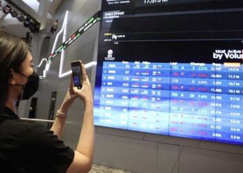 Transaksi Saham di Kalimantan Tembus Rp19,81 Triliun, Kaltim jadi Motor Pertumbuhan Investor Saham di Kaltim Tembus 150 Ribu, Nilai Transaksi Capai Rp6,29 Triliun IHSG Ambruk 3,5% di Awal Pekan, Sentimen Demo dan Tekanan Global Membayangi Pasar Saham CDIA Tergelincir Lagi Balikpapan dan Samarinda Dominasi Pertumbuhan Investor Saham di Kaltim selama 2024 Investasi Saham dengan Modal Rp100 Ribu? Ini Tipsnya