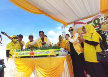 Stadion Langlang Menguning, Ribuan Warga Bontang Ramaikan HUT ke-58 Golkar, Andi Faiz: Waktunya Panasi Mesin Partai