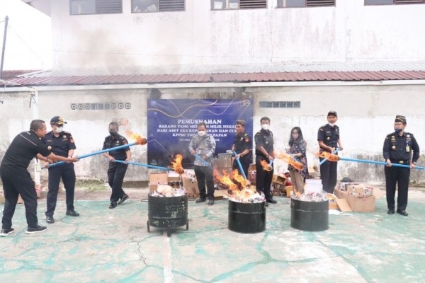 Bea Cukai Balikpapan Tindak 400 Ribu Batang Rokok dengan Cukai Palsu