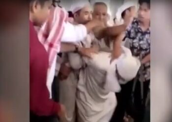 Heboh! Pria di Samarinda Rebut Mikrofon Imam Masjid sambil Ngamuk
