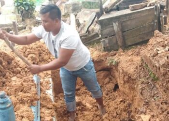 Polisi di Samarinda Ini "Nyambi" Tukang Gali Kubur selama 23 Tahun