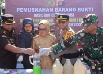 Polres Bontang Musnahkan Ratusan Liter Miras dan Puluhan Gram Sabu Hasil Operasi Pekat