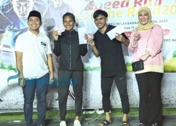 Puluhan Pelari Adu Lari Cepat di Depan Rujab Ketua DPRD Bontang, Rebutkan Hadiah Puluhan Juta (1)