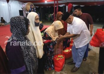 Sambangi Warga Maluhu, Bupati Kukar Bagi Sembako untuk Anak Yatim dan Kaum Duafa