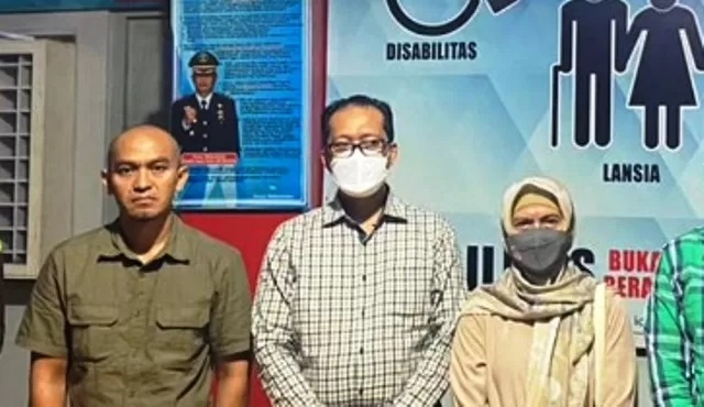 Mantan Camat Bontang Selatan Dituntut Lebih Tinggi Dibanding Dua Terdakwa Dugaan Korupsi Pengadaan Lahan Bandara Kasus Korupsi Pengadaan Bandara Bontang, Target Pelimpahan Berkas ke Pengadilan Tipikor usai Idulfitri Tiga Mantan Pejabat Pemkot Bontang Ditetapkan Tersangka Kasus Dugaan Korupsi Pengadaan Lahan Bandara
