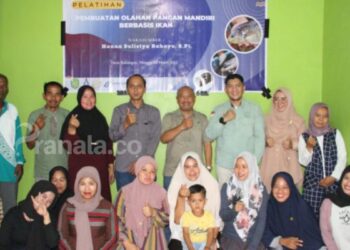 Warga Desa Bakungan Diberi Pelatihan Diversifikasi Olahan Pangan Bahan Ikan