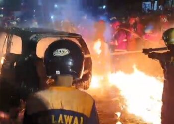 Minibus Pengetap BBM Terbakar di Samarinda, 3 Orang Terluka