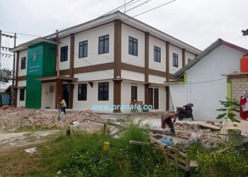 Pagar Kantor Lurah Berebas Tengah Dibongkar, Gedung Samping Menyusul