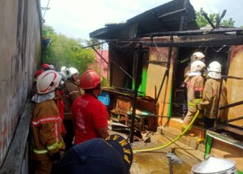 Si Jago Merah Lahap Satu Rumah Beserta Warung di Berbas, Diduga Akibat Korsleting Listrik