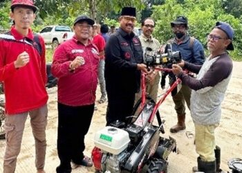 Bikin Petani Lebih Sejahtera, Bupati Kukar Serahkan Alat Pertanian Modern
