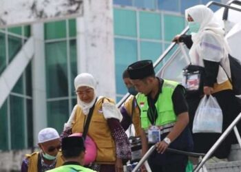 Kuota Haji Kaltim 2025 2.586 Jemaah, Lebih Sedikit dari Tahun Sebelumnya 324 Jemaah Haji Kloter Pertama Embarkasi Balikpapan Kembali ke Pelukan Keluarga