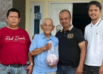 PWI Kaltim Bagikan Daging Kurban Pertama untuk Wartawan Sepuh dan Janda Istri Mendiang Wartawan