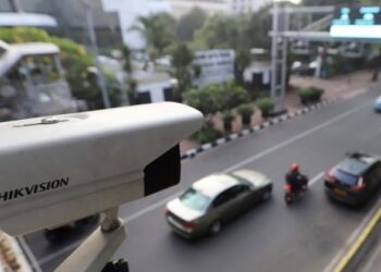 Polisi Samarinda Mulai Tilang Digital Parkir Liar, Pelat Kendaraan Langsung Terekam Korlantas Polri Luncurkan Teknologi Baru untuk Tilang Elektronik Berbasis Pengenalan Wajah