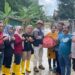 Bagikan Nasi Bungkus untuk Korban Banjir, Hasil Donasi Pegawai Kelurahan Satimpo, Bontang