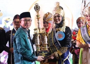 Piala Bergilir Kanda Dinda Duta Budaya Kaltim Kembali Diraih Kutai Kartanegara
