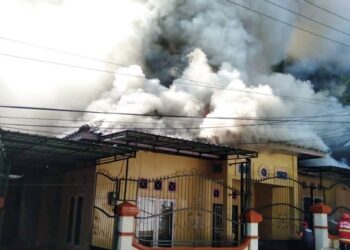 Sepanjang 2024, 260 Kebakaran Terjadi di Samarinda, Korsleting Listrik jadi Penyebab Utama Kebakaran Hebat di Sempaja Selatan, Samarinda, Satu Bangunan Ludes Terbakar