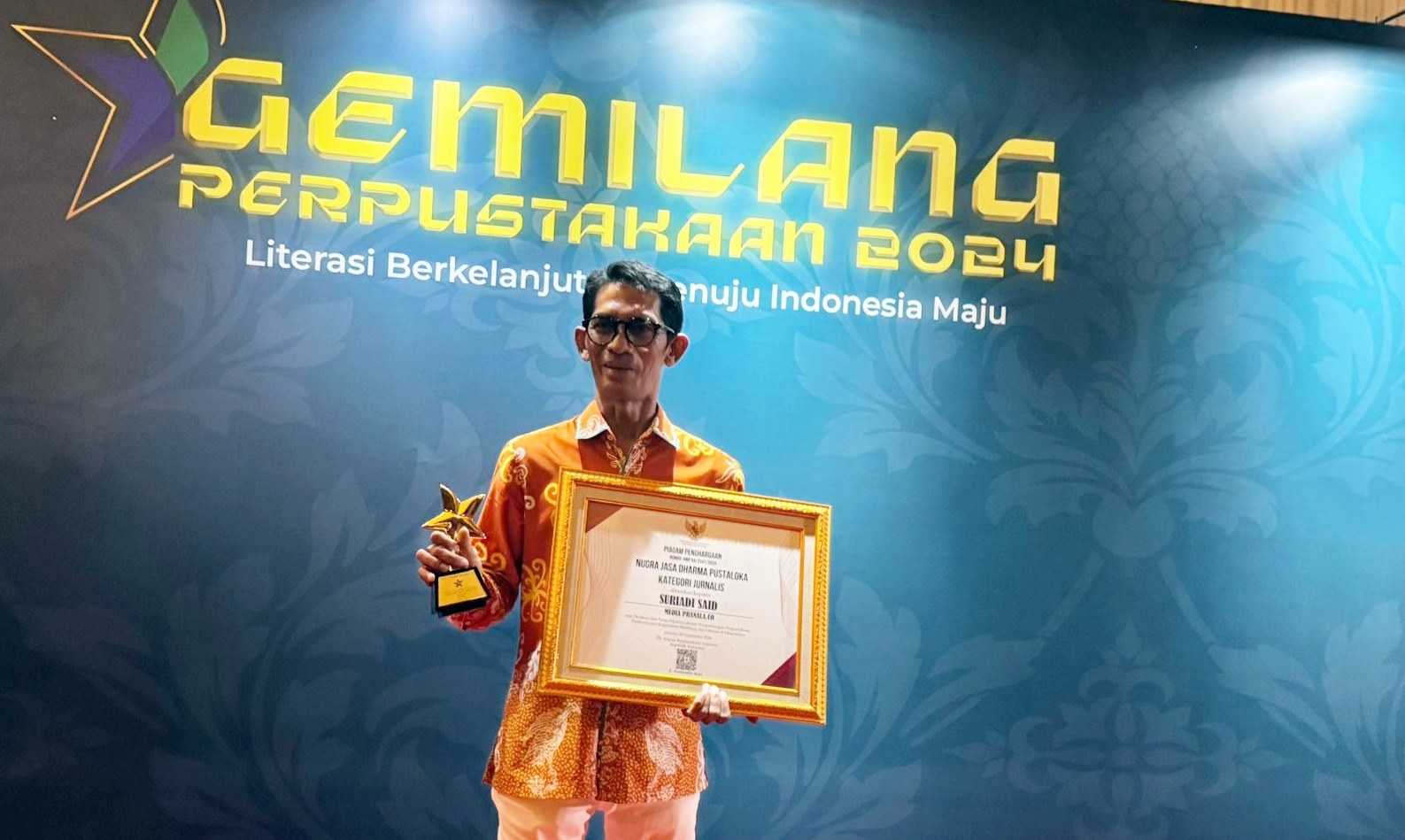 Dinilai Sukses Tingkatkan Literasi, Suriadi Said Terima Nugra Jasa Dharma Pitaloka 2024 dari Perpusnas RI