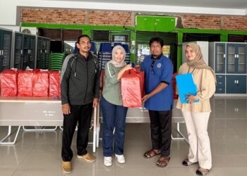 Badak LNG Salurkan Bantuan Makanan untuk Korban Banjir di Kelurahan Api-Api, Bontang