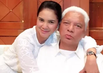 BREAKING NEWS! KPK Tahan Donna Faroek dalam Kasus Suap Izin Tambang Rp3,5 Miliar di Kaltim Awang Faroek Ishak Meninggal Dunia, KPK Hentikan Proses Penyidikan Kasus Korupsi KPK Periksa 9 Orang Terkait Dugaan Korupsi Izin Tambang di Kaltim Termasuk Awang Faroek hingga Dayang Donna