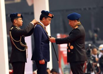 Presiden Jokowi Dianugerahi Medali Kehormatan Loka Praja Samrakshana