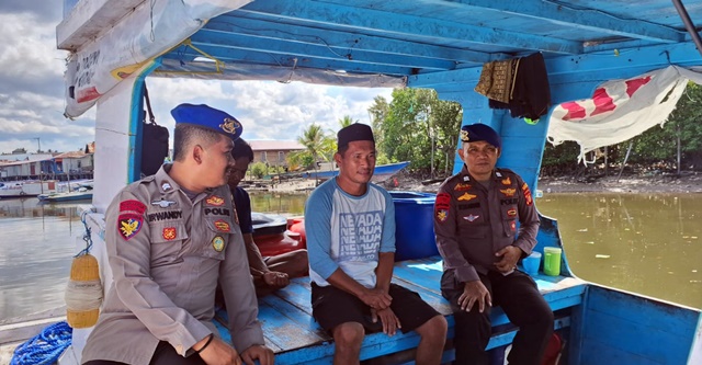 Sat Polairud Polres Bontang Ajak Nelayan Diskusi "Jumat Curhat"