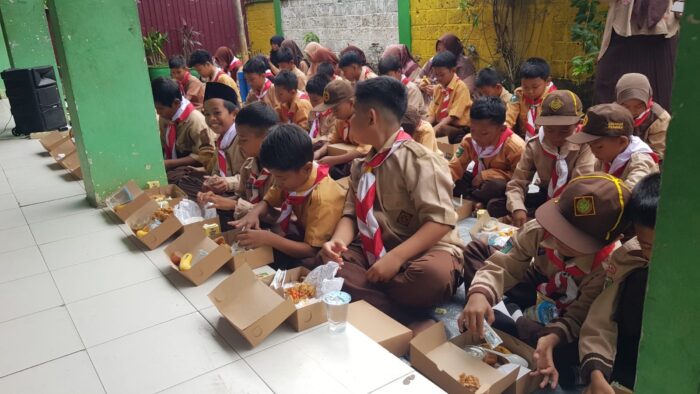Ratusan Siswa SD di Bontang Terima Makanan Bergizi Gratis dari Polres