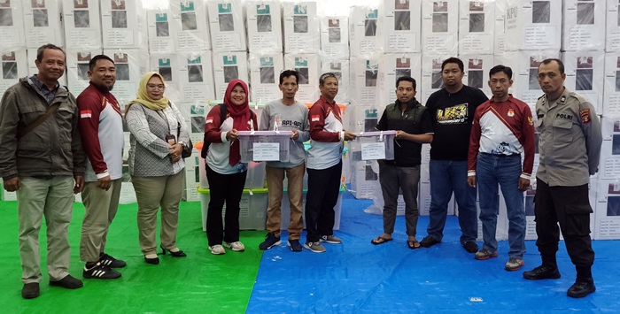 Polres Kawal Ketat Pergeseran Logistik Pemilu 2024 di Bontang Barat-ok